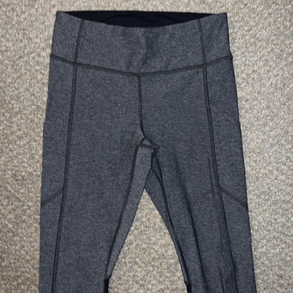 Lululemon crop leggings. 4 - Picture 2 of 12